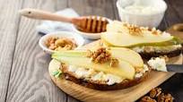 Pear, Cheese & Honey Crostini Pear, Cheese & Honey Crostini