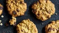 Low-Calorie Chocolate Chip Oatmeal Cookies Low-Calorie Chocolate Chip Oatmeal Cookies