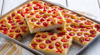 Focaccia con pomodorini e origano Focaccia con pomodorini e origano