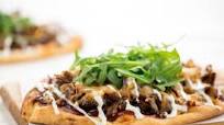 BBQ-Ranch Steak Flatbread with caramelized onions and arugula BBQ-Ranch Steak Flatbread with caramelized onions and arugula