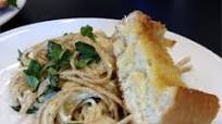 Chicken Alfredo with Fettuccini Noodles Chicken Alfredo with Fettuccini Noodles