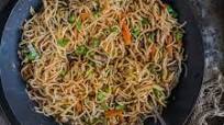 Veg Hakka Noodles