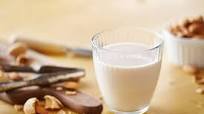 Fresh Homemade Almond Milk Fresh Homemade Almond Milk