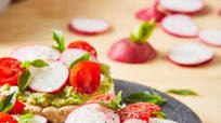 Tostadas de arroz con aguacate y garbanzo Tostadas de arroz con aguacate y garbanzo