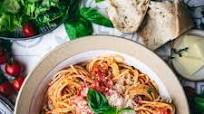 Pomodoro Sauce {Just 5 Ingredients!} Pomodoro Sauce {Just 5 Ingredients!}