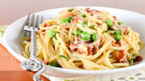 Pasta Carbonara with Bacon and Peas Pasta Carbonara with Bacon and Peas