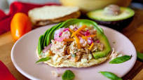 Tostadas mexicanas de atún y salmón ahumado Tostadas mexicanas de atún y salmón ahumado