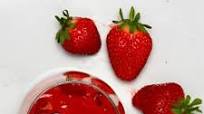 How to Make Strawberry Juice (With and Without Juicer) How to Make Strawberry Juice (With and Without Juicer)
