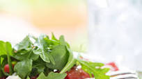 Rezept für feines Rinder-Carpaccio mit würzigem Parmesan Rezept für feines Rinder-Carpaccio mit würzigem Parmesan