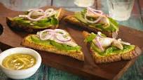 Bruschettas de sardinas, palta y berro Bruschettas de sardinas, palta y berro