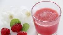 Raspberry and green apple juice Raspberry and green apple juice