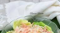 Insalata con polpa di granchio (Surimi) e salsa allo yogurt Insalata con polpa di granchio (Surimi) e salsa allo yogurt