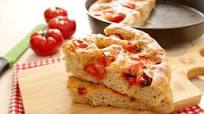 Focaccia al pomodoro morbidissima, con fiocchi di patate Focaccia al pomodoro morbidissima, con fiocchi di patate