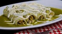 Enchiladas verdes con pollo. Receta mexicana Enchiladas verdes con pollo. Receta mexicana
