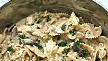 Healthy Slow-Cooker Creamy Chicken and Mushroom Pasta Stroganoff Healthy Slow-Cooker Creamy Chicken and Mushroom Pasta Stroganoff