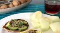 Tostada de centeno con aguacate y semillas | Natural Castelló Tostada de centeno con aguacate y semillas | Natural Castelló