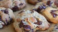 Levain Bakery Chocolate Chip Walnut Cookie- copycat recipe Levain Bakery Chocolate Chip Walnut Cookie- copycat recipe