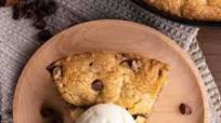 Chocolate Caramel Pizookie (Cookie Pizza!) Chocolate Caramel Pizookie (Cookie Pizza!)