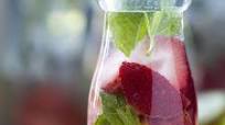 Nectarine Strawberry Mint Infused Water Nectarine Strawberry Mint Infused Water