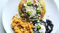 Tostadas de Pollo (Pulled Chicken Tostadas) Tostadas de Pollo (Pulled Chicken Tostadas)