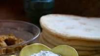 Easy Healthy Homemade Tzatziki Sauce (Cucumber & Greek Yogurt Sauce) Easy Healthy Homemade Tzatziki Sauce (Cucumber & Greek Yogurt Sauce)