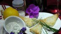 Tzatziki (Greek Yogurt Sauce) Tzatziki (Greek Yogurt Sauce)