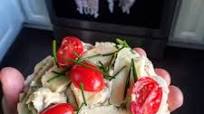 Brown Rice Cake Snack with Hummus, Tomatoes and Cheddar Brown Rice Cake Snack with Hummus, Tomatoes and Cheddar