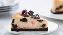 Peppermint Bark Cookies and Cream Cheesecake Peppermint Bark Cookies and Cream Cheesecake