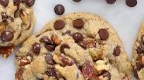 Vegan Levain Style Oatmeal Chocolate Chip Raisin Cookies with Walnuts Vegan Levain Style Oatmeal Chocolate Chip Raisin Cookies with Walnuts