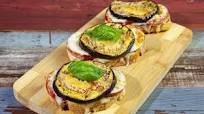 Bruschetta al pomodoro e melanzana Bruschetta al pomodoro e melanzana