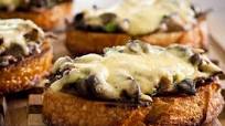 Bruschetta de cogumelos com queijo Bruschetta de cogumelos com queijo