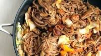 Yakisoba with Easy Homemade Seitan Yakisoba with Easy Homemade Seitan