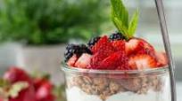 Healthy Strawberry Oatmeal Parfait Healthy Strawberry Oatmeal Parfait