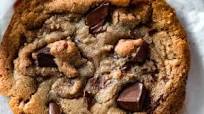 Giant Chocolate Chip Cookies Giant Chocolate Chip Cookies