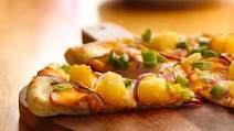 Canadian Bacon and Pineapple Pizza Canadian Bacon and Pineapple Pizza