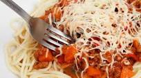 Pasta larga con sofrito de carne molida y parmesano. Receta sencilla para un viernes por la noche Pasta larga con sofrito de carne molida y parmesano. Receta sencilla para un viernes por la noche