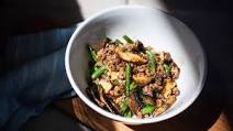 Stir-fried mushrooms, beans and pork Stir-fried mushrooms, beans and pork