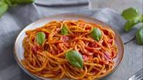 Spaghetti with tomato sauce