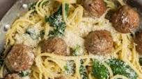 Garlic Olive Oil Pasta with Meatballs and Spinach Garlic Olive Oil Pasta with Meatballs and Spinach