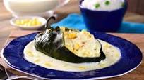 Chiles Rellenos de Pollo con Salsa de Elote Chiles Rellenos de Pollo con Salsa de Elote