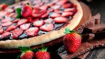 Strawberry and Nutella pizza, a treat for mom Strawberry and Nutella pizza, a treat for mom