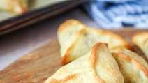 Fatayer bi Sabanekh (Lebanese Spinach Pies) Fatayer bi Sabanekh (Lebanese Spinach Pies)
