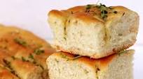 Luftige Focaccia mit Thymian Luftige Focaccia mit Thymian