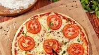 Low-Carb-Pizza Margherita selber machen - einfaches Rezept Low-Carb-Pizza Margherita selber machen - einfaches Rezept