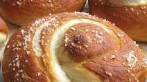 Golden Pull-Apart Butter Buns Golden Pull-Apart Butter Buns