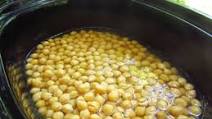 How to Make Dried Chickpeas in a Crock-Pot How to Make Dried Chickpeas in a Crock-Pot