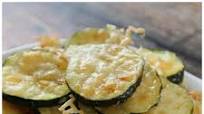Low Carb Zucchini Parmesan Chips - Keto Friendly Recipe Low Carb Zucchini Parmesan Chips - Keto Friendly Recipe