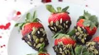 Sweet and Spicy Chocolate Covered Strawberries Sweet and Spicy Chocolate Covered Strawberries