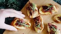 Caramelised Onion & Hummus Crostini Caramelised Onion & Hummus Crostini