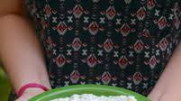 Tzatziki, la salade de concombre au yaourt et aux herbes Tzatziki, la salade de concombre au yaourt et aux herbes